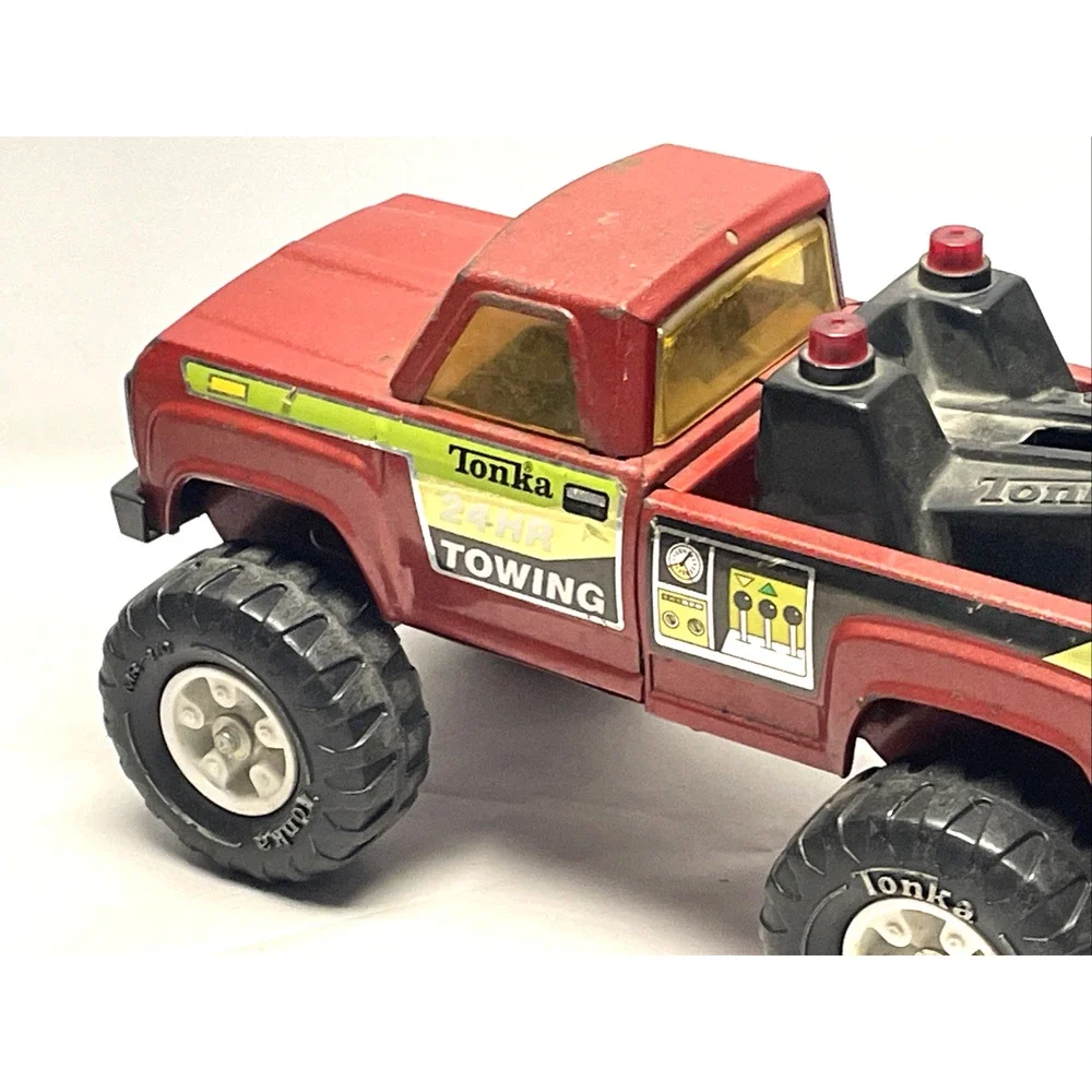 Vintage Tonka 24 HR Towing Monster Truck Red Tow Truck Pressed Steel Toy 15